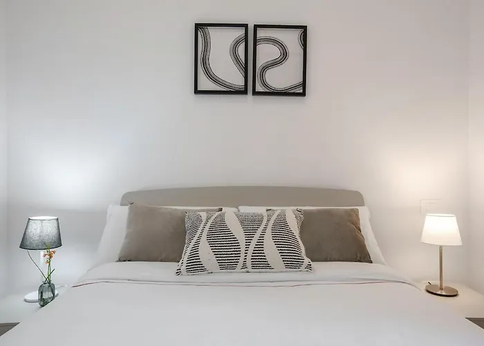 Appartamento Urban Oasis With Terrace & Free Parking, Int11 *