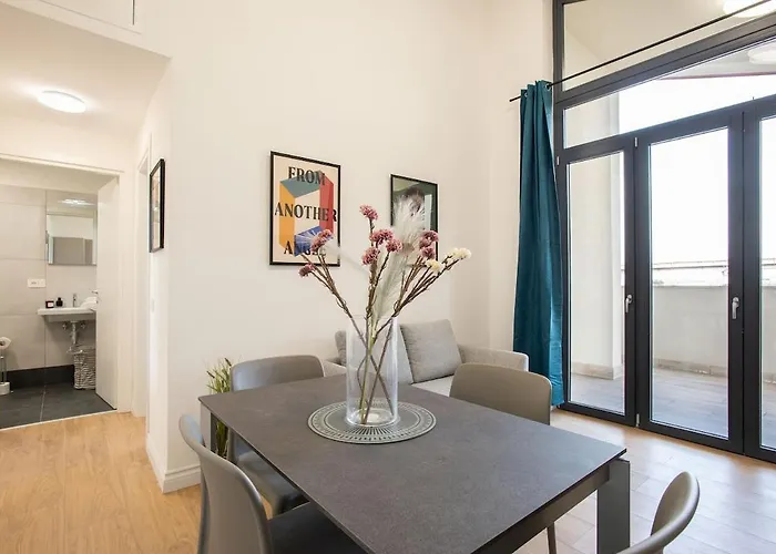 Appartamento Urban Oasis With Terrace & Free Parking, Int11 *