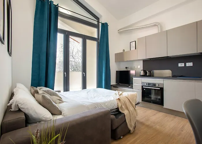 Urban Oasis With Terrace & Free Parking, Int11
